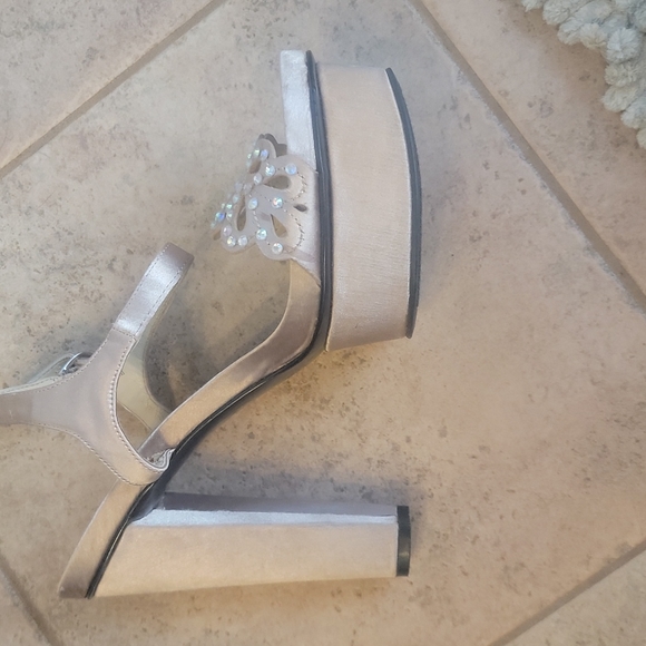 Nine West platform heels - Picture 4 of 5